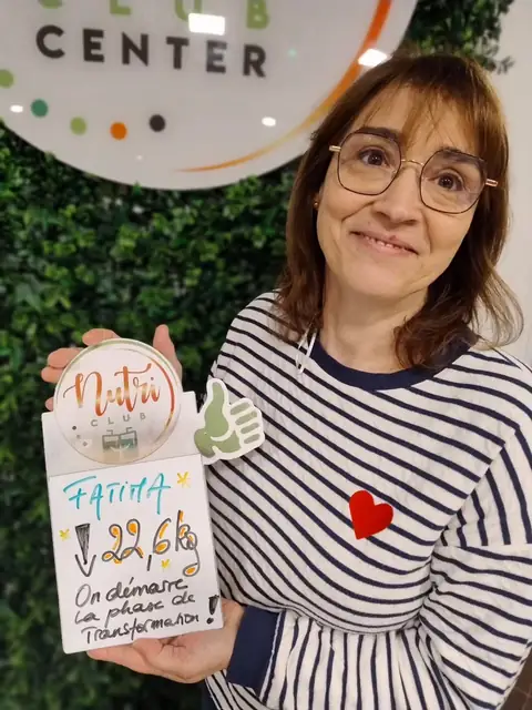 Une membre du club Nutri-Club Center et l’ardoise qui résume son bilan